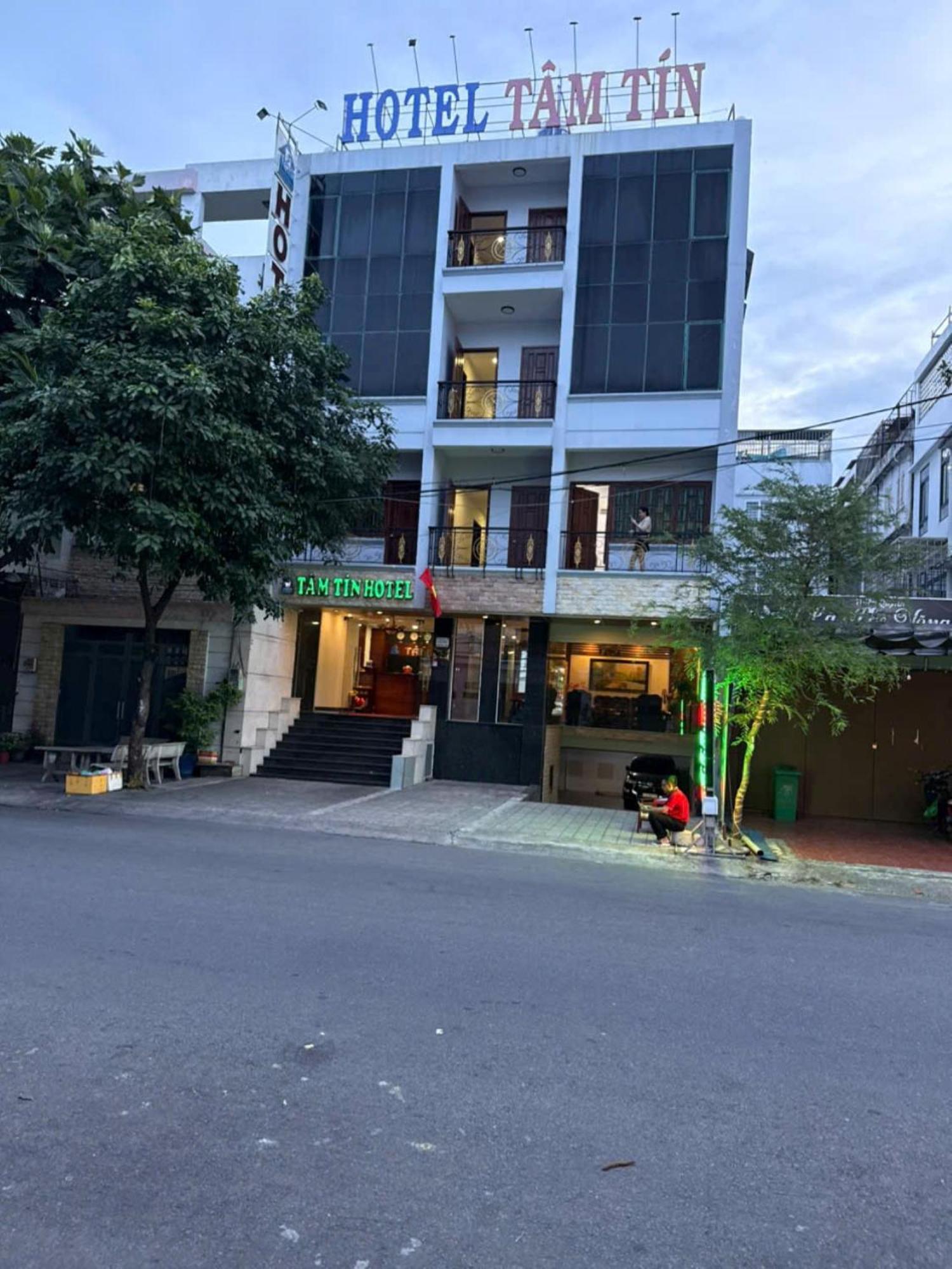 Tam Tin Hotel *